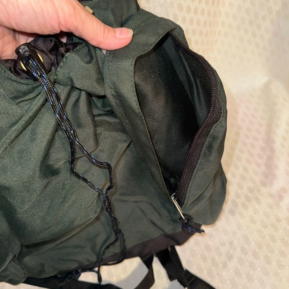 Camp Trails The Ridgeline Daypack Green 1910 cu in Capacity New With Tags